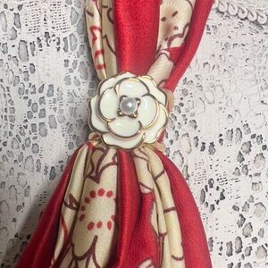 Floral Enamel Scarf Ring with Pearl Accent - Red & Cream